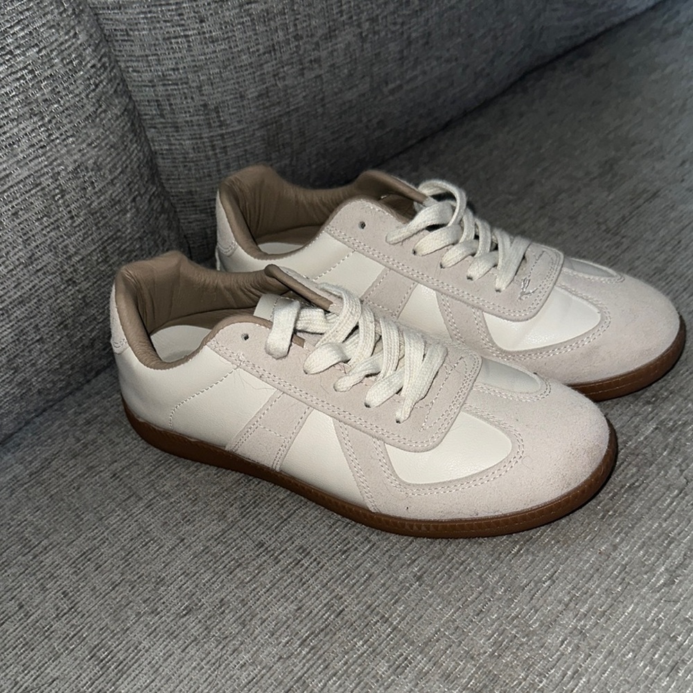 Cushe Women's Sneakers in White and Tan